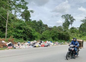 Main Kucing-Kucingan, Perusahaan Diduga Buang Sampah ke Gunung Selatan