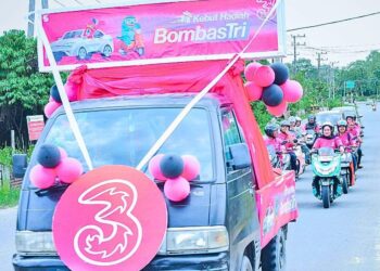 Arak-Arakan Vespa ke Kampung Nelayan: Cara Tri Rayakan Pelanggan Setia di Tarakan