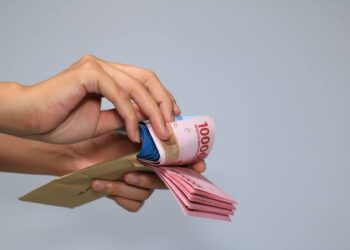 Ilustrasi uang THR. (Ist)