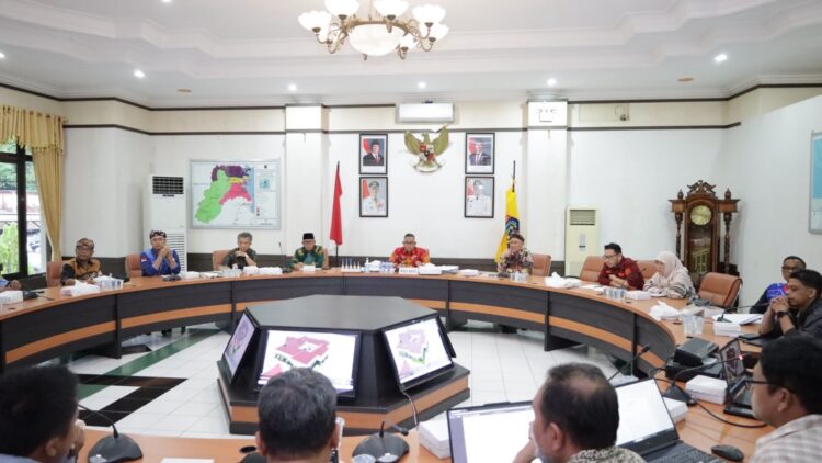 Wali Kota Tarakan, Khairul, mengikuti rapat Pemaparan Perencanaan Pusat Pemerintahan Kota Tarakan. (Humas Pemkot Tarakan)