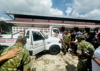 Pickup Mahindra dari India berstiker Koperasi Desa Merah Putih. Foto: Dok. Mahindra Auto Global.