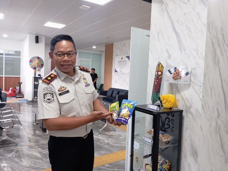 Cara Unik Imigrasi Tarakan Dongkrak UMKM, Pajang Produk di Area Layanan
