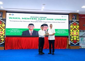 UBT dan Wamen Haji Bahas SDM Unggul dalam Kuliah Umum