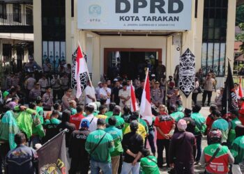 Tepuk Tangan Pecah Saat Ketua DPRD Tarakan Janji Kawal Aspirasi Driver Online