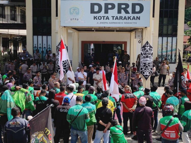 Tepuk Tangan Pecah Saat Ketua DPRD Tarakan Janji Kawal Aspirasi Driver Online