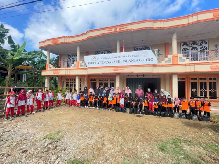 Dihadiri UPT PPDM Sebatik, SD Islam Al Hiro Kenalkan Tauhid dan Cinta Tanah Air Lewat Gerakan Menanam