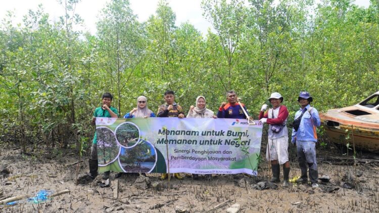 Pertamina EP Bunyu Field Tanam Mangrove dan Durian, Perkuat Pesisir dan Ekonomi Warga