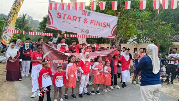 Warga RT 15 Jalan Anggrek Semarakkan HUT RI dengan Jalan Santai dan Lomba