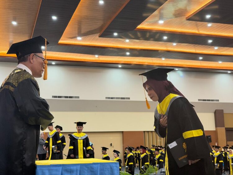 Wisuda UT Tarakan, Rektor Dorong Lulusan Jadi Penggerak Pembangunan Kaltara