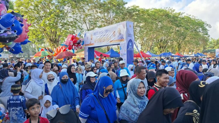 Ribuan Warga Tarakan Ikut Jalan Santai HUT ke-28 PAN, Doorprize Dipenuhi Sembako